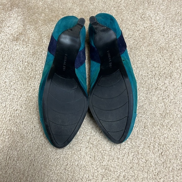 Teal and Purple Suede Bandolino 6 inch Heels Size 8 - Picture 5 of 6